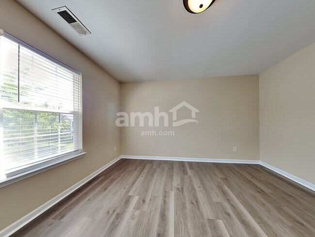 Building Photo - 533 Wrayhill Dr