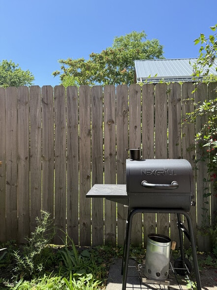Grill & herb garden - 671 Fulton St