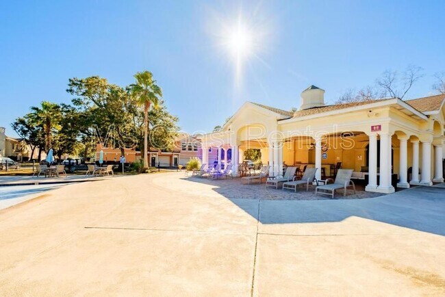 Building Photo - 2252 Beach Dr