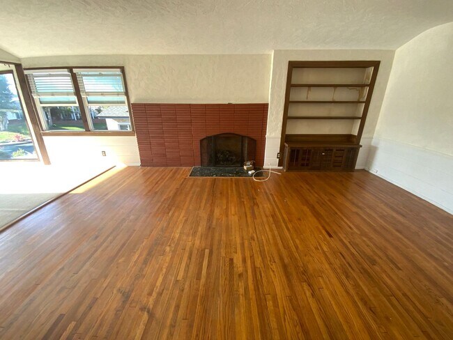 Building Photo - 981 Calle Miramar