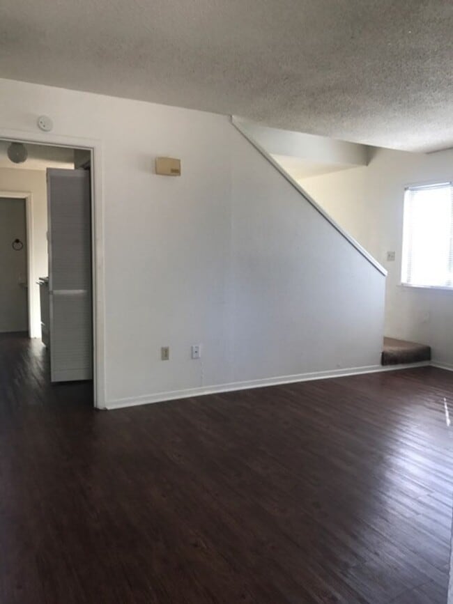 Building Photo - College Station - 2 bedrooms / 1.5 Bath - Fourplex for rent. Great location for students!!