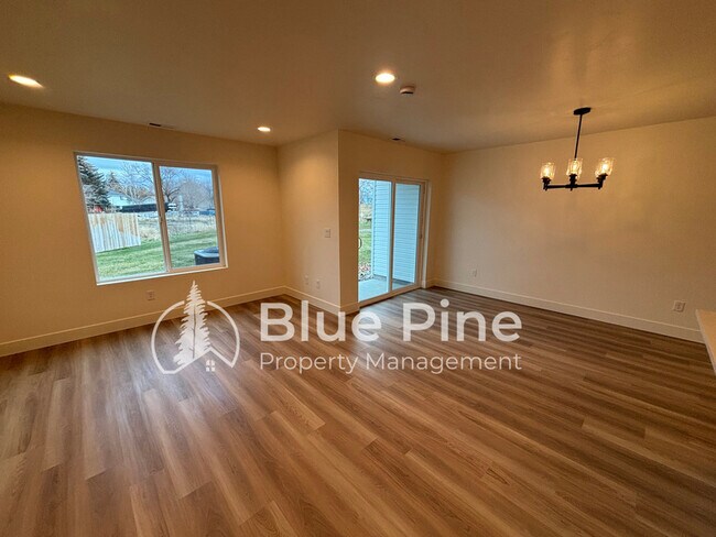 Building Photo - 2390 Caliber Pl