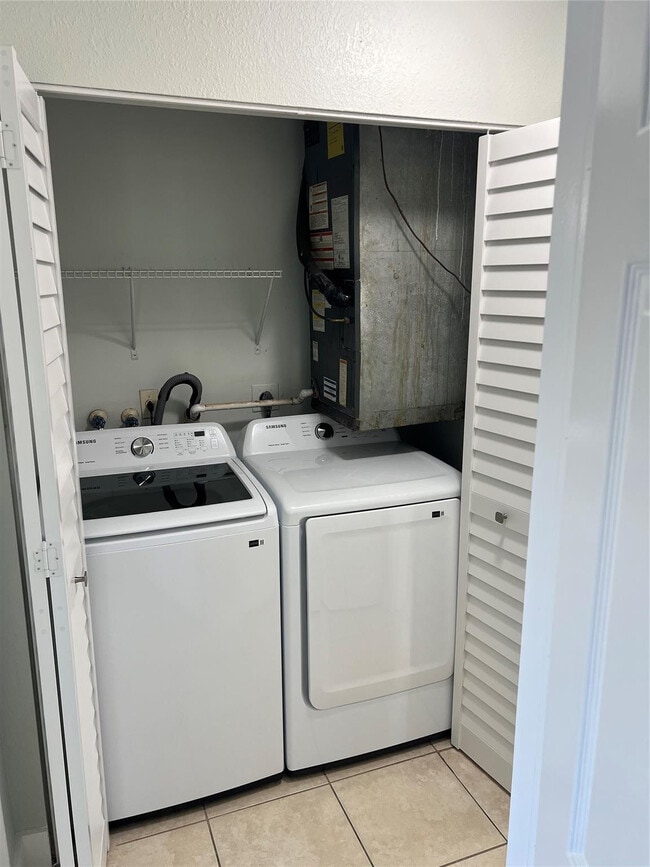 Building Photo - 500 NE 34th St