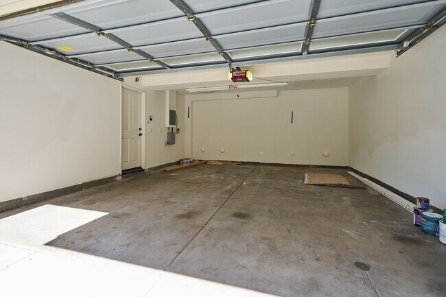 Building Photo - 1800 Oak St