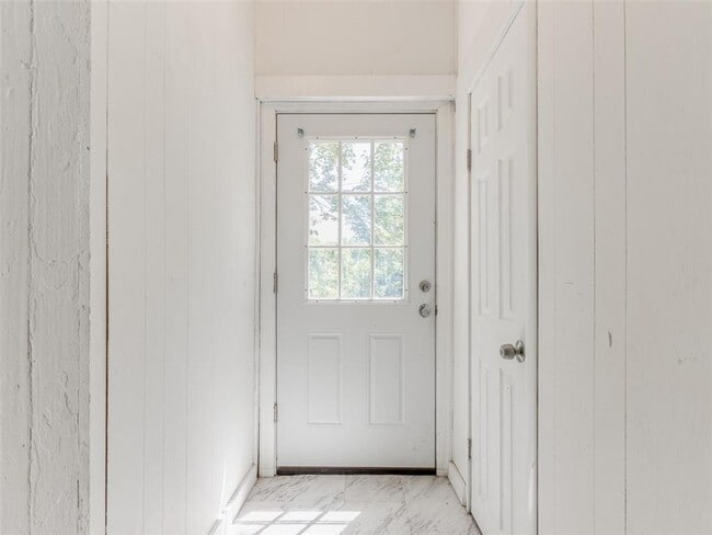 Building Photo - Charming Updated Bungalow in the Heart of Shawnee!