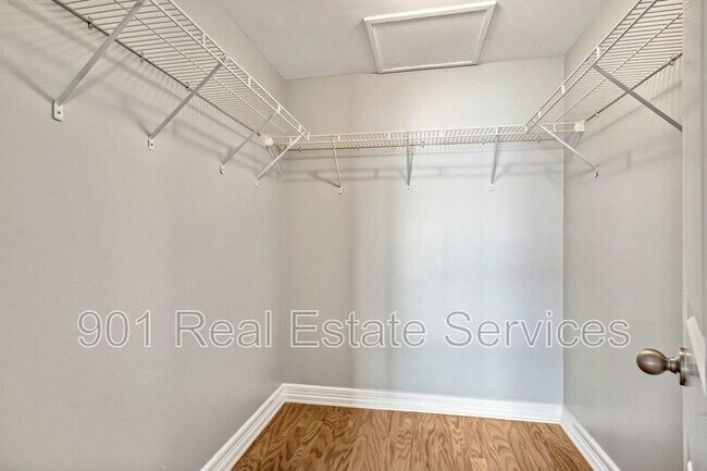 Building Photo - 655 Riverside Dr