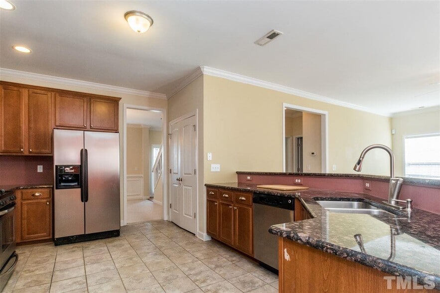 Building Photo - 714 Keystone Park Dr