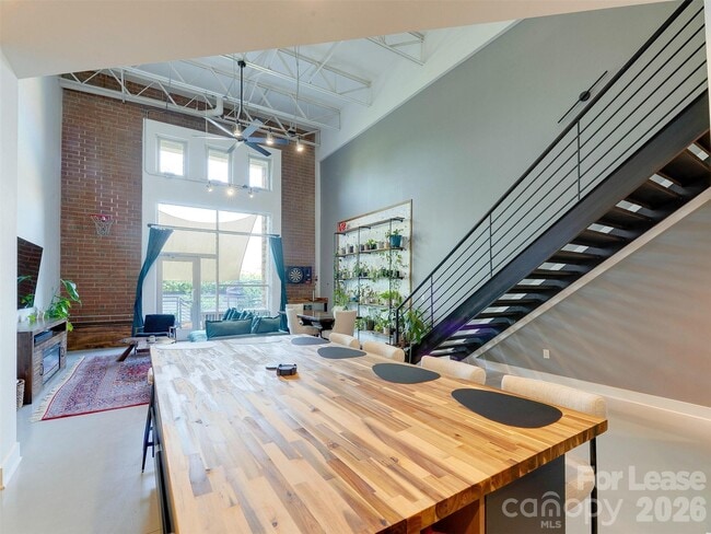 Building Photo - 935 Westmere Ave