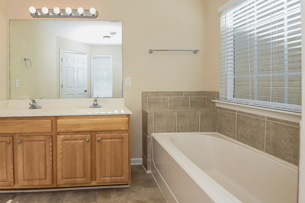 Building Photo - 110 Cessna Dr