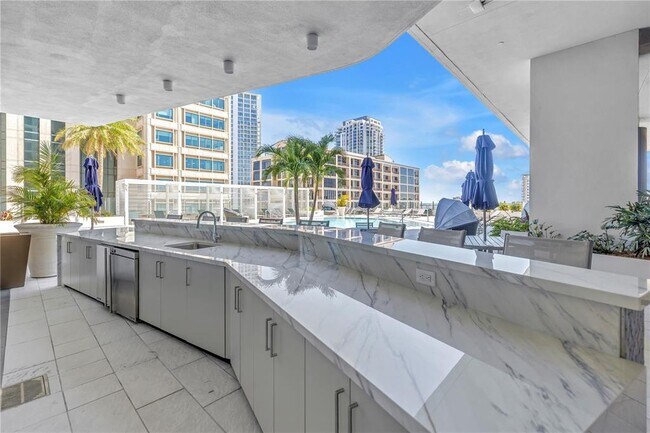 Building Photo - 275 1st Ave S