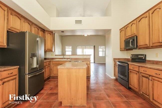 Building Photo - 8229 N Sombrero Point Dr