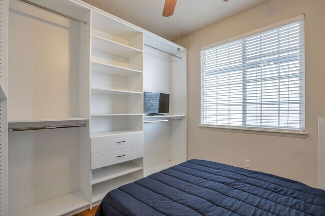 Building Photo - 2315 Broadleaf Loop