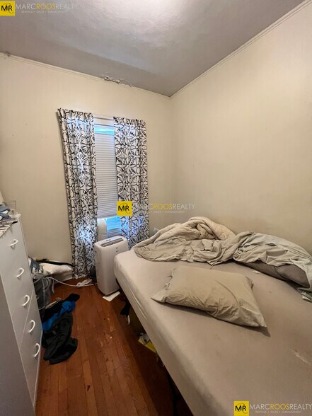 Building Photo - 126 Warren St