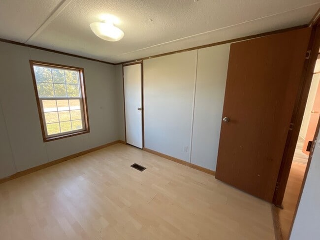 Building Photo - 115 Country Living Ln