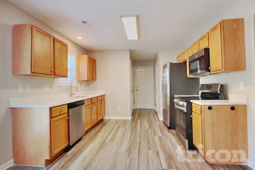 Building Photo - 1709 Fern Hill Dr