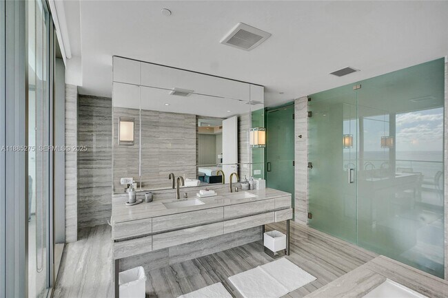 Building Photo - 18975 Collins Ave