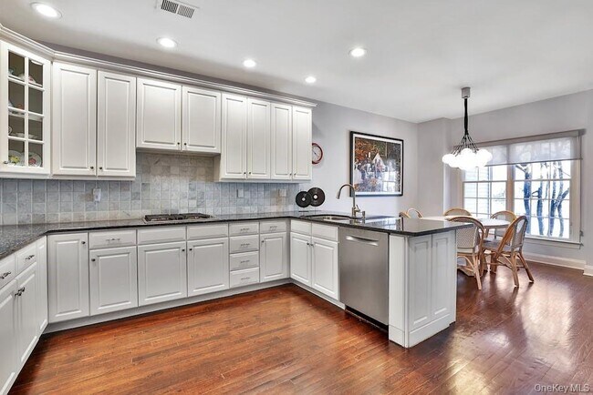 Building Photo - 8 Caruso Pl