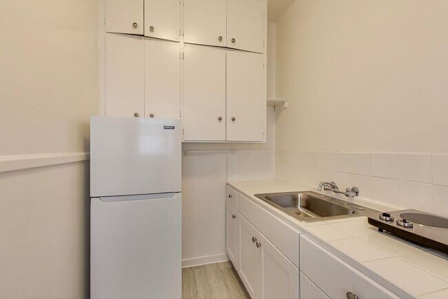 Building Photo - 1600 California St