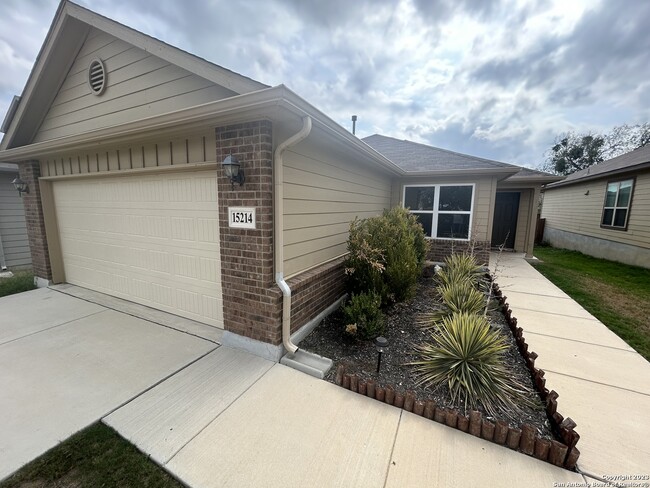 Building Photo - 15214 Pandion Dr