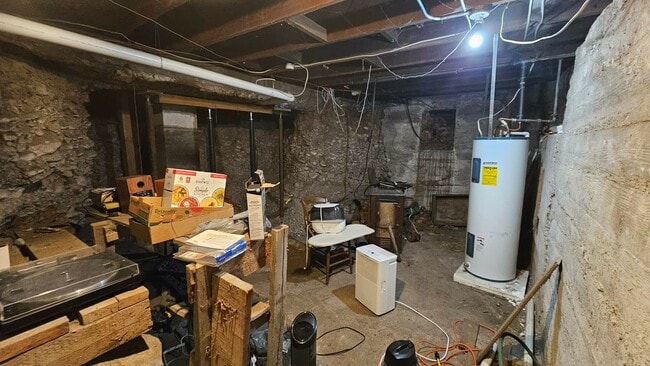 Building Photo - Farm House in Arlee