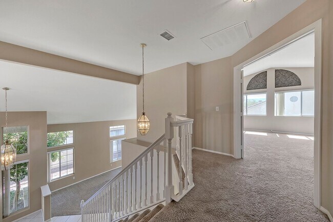 Building Photo - Green Valley Home! Beautiful &  Spacious! Stainless steel appliances! Washer & dryer! No pets!