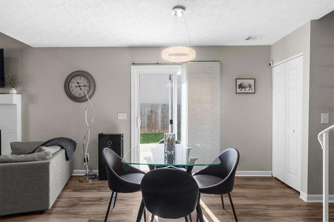 Building Photo - 820 Camelon Ct