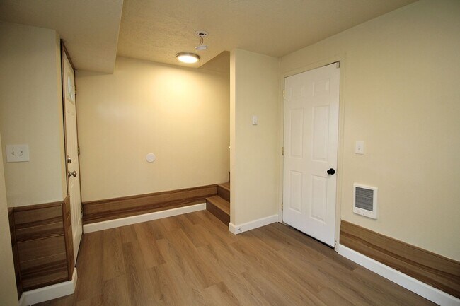 Building Photo - 17-23 SE 127th Ave