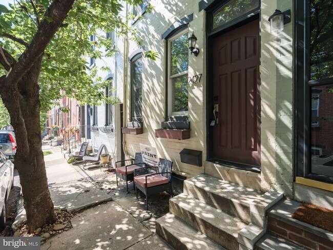 Primary Photo - 2427 Perot St