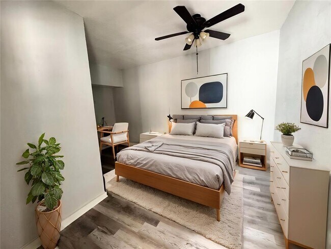 Building Photo - 704 Cordova Dr