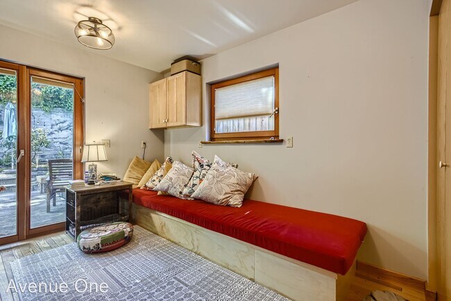 Building Photo - 4 br, 3 bath House - 1614 32nd Ave