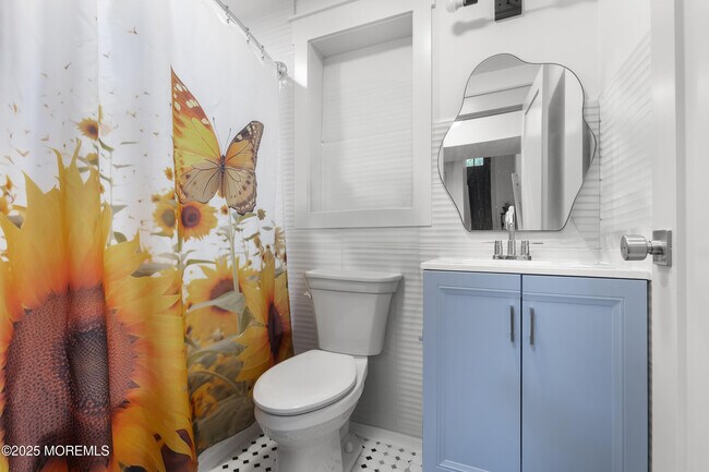 Building Photo - 741 Lakehurst Ave