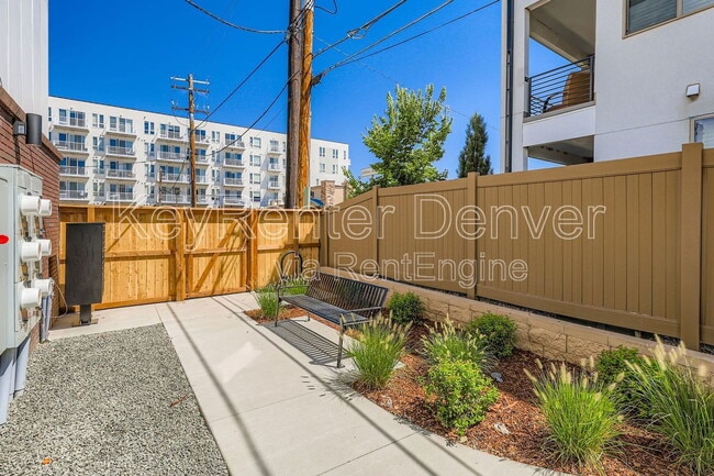 Building Photo - 4100 E Warren Ave