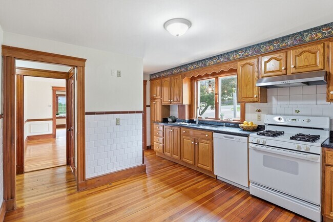 Building Photo - 131 Highland Ave