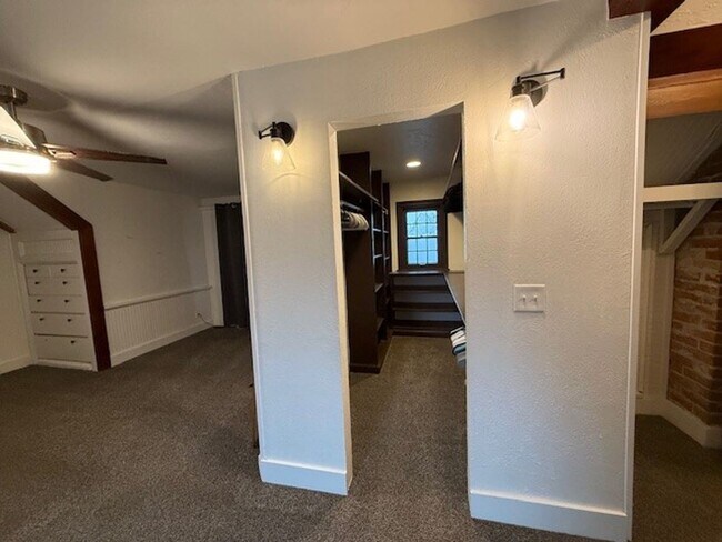 Building Photo - Beautiful 4 Bedroom Home