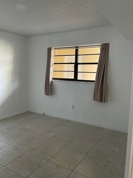 Building Photo - 2050 Oleander Blvd
