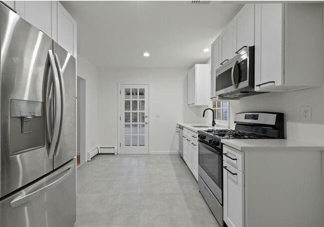 Building Photo - 28 Conklin Ave