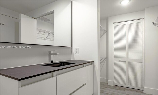 Building Photo - 4400 Sunrise Blvd