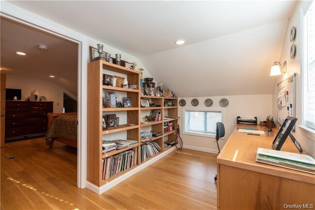 Building Photo - 401 Nichols St