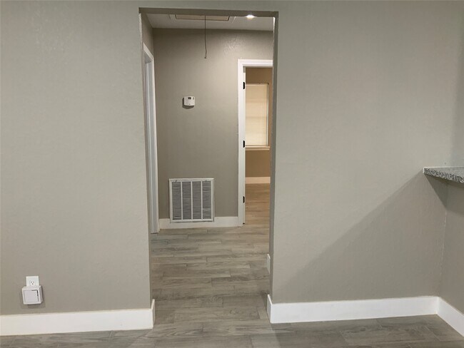 Building Photo - 231 Acker St