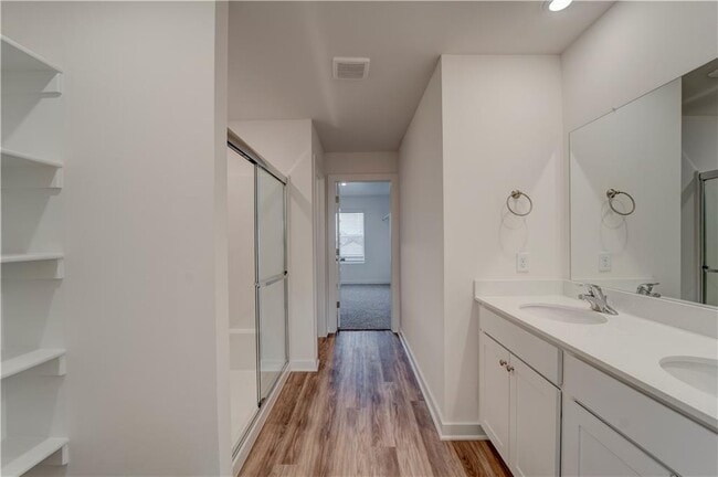 Building Photo - 139 S Maroon Ave