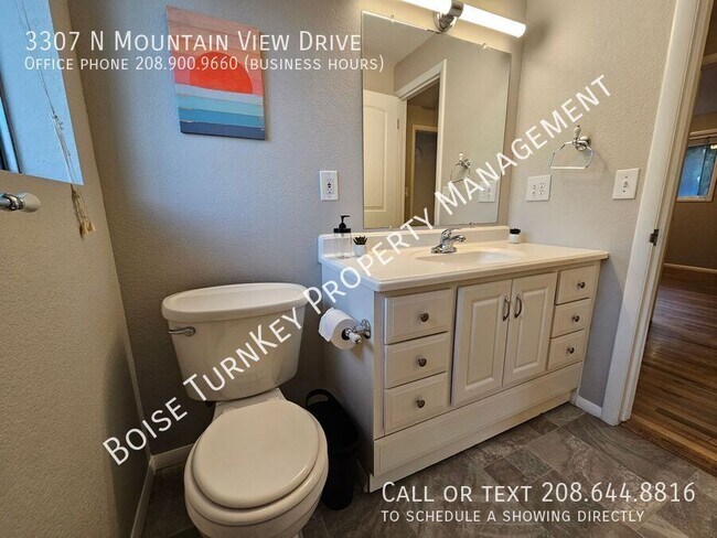 Building Photo - 3307 N Mountain View Dr