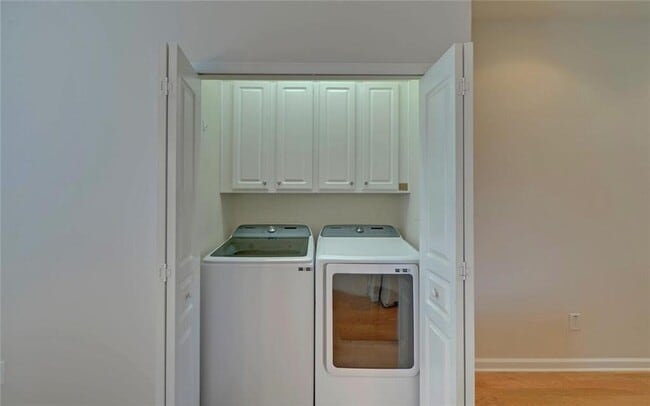 Building Photo - 6218 Azalea Way