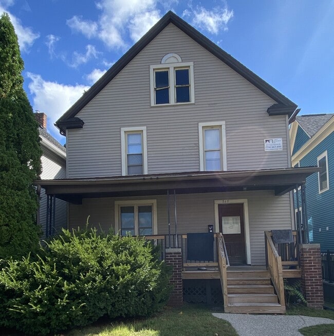 Building Photo - 717 Oakland Ave