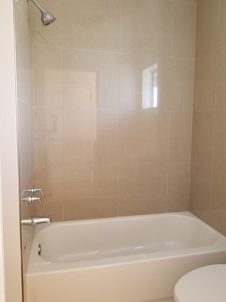 Shower - 216 The Cir
