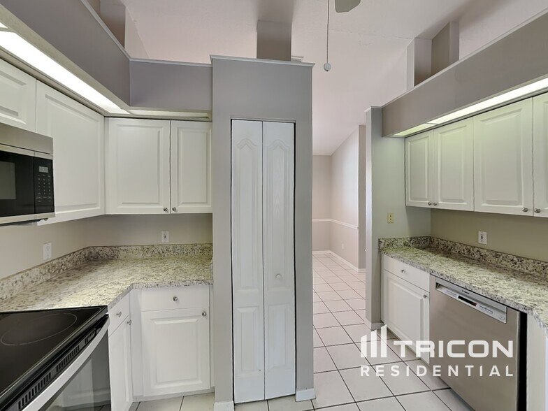 Building Photo - 1761 Banyan Dr