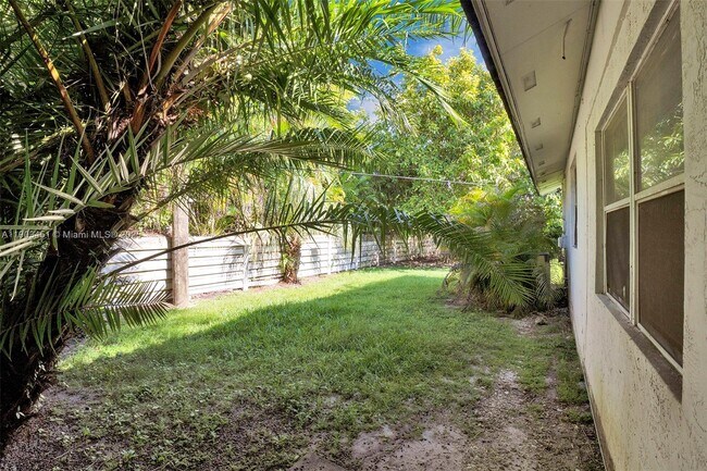 Building Photo - 12193 SW 82nd Ave