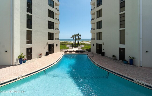 Building Photo - 2100 Ocean Dr S
