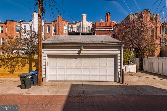Building Photo - 1734 Q St NW