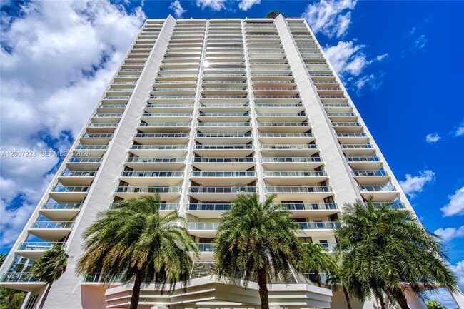 Building Photo - 19500 Turnberry Way