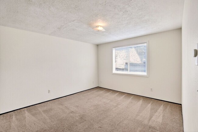 Building Photo - 4801 NE Killingsworth St